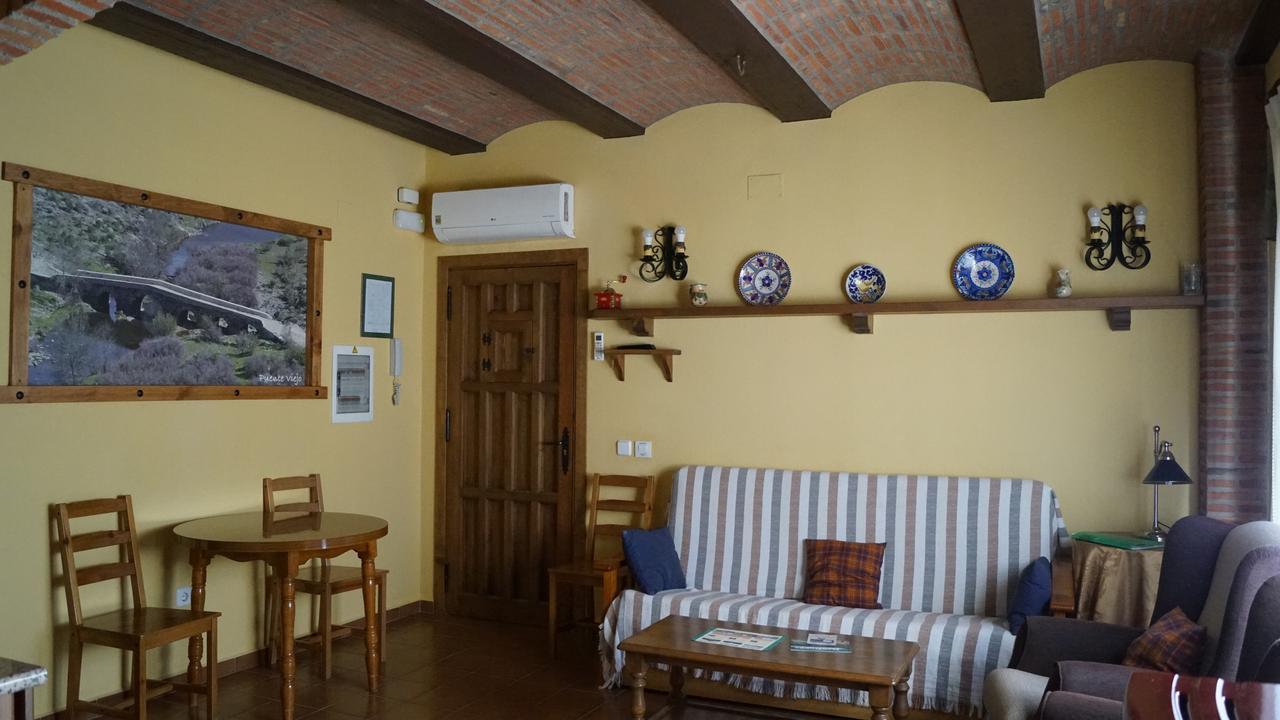 Apartamentos Rurales Monfraguee Torrejon el Rubio Luaran gambar